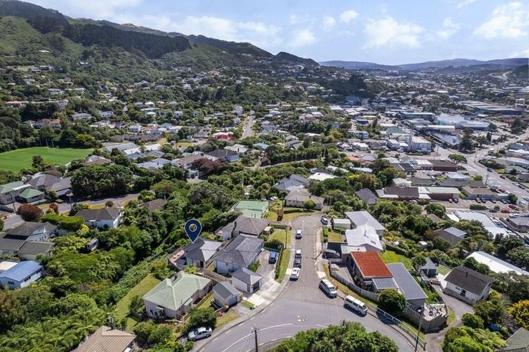 Photo of property in 1a Te Reinga View, Tawa, Wellington, 5028