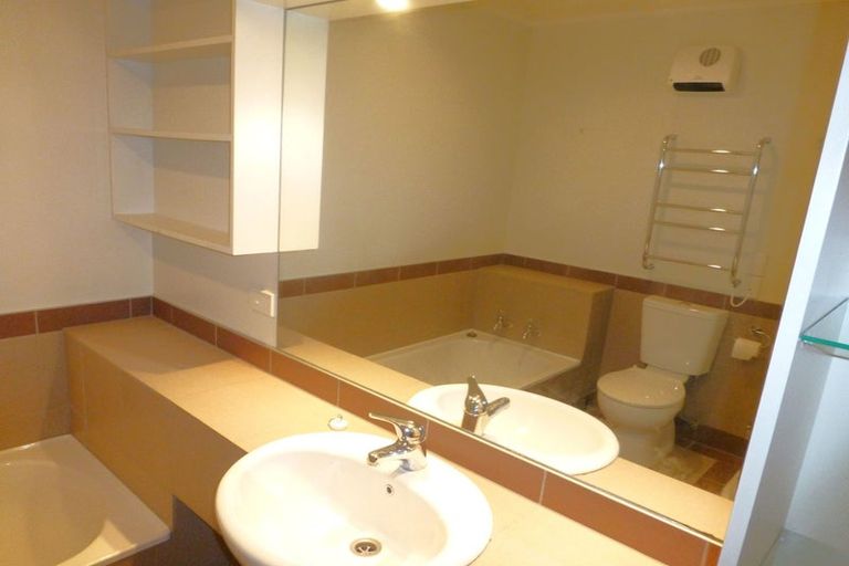 Photo of property in Pirie Street Townhouses, 28/35u Pirie Street, Mount Victoria, Wellington, 6011