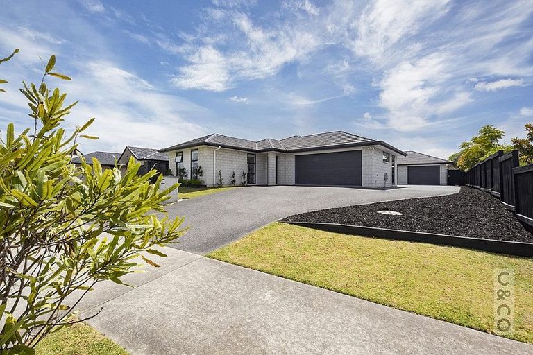 Photo of property in 14 Kelly Road, Riverhead, 0820