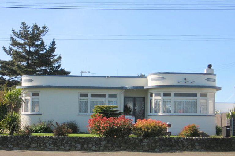 Photo of property in 7 Avenue Road, Foxton, 4814