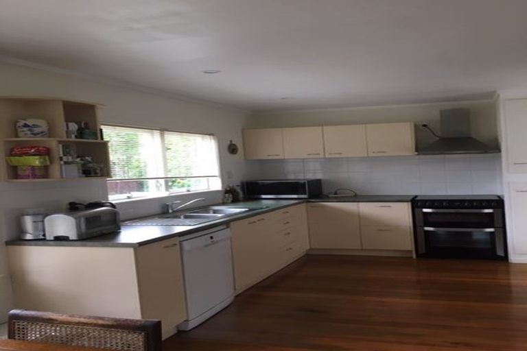 Photo of property in 300 Pakuranga Road, Pakuranga Heights, Auckland, 2010