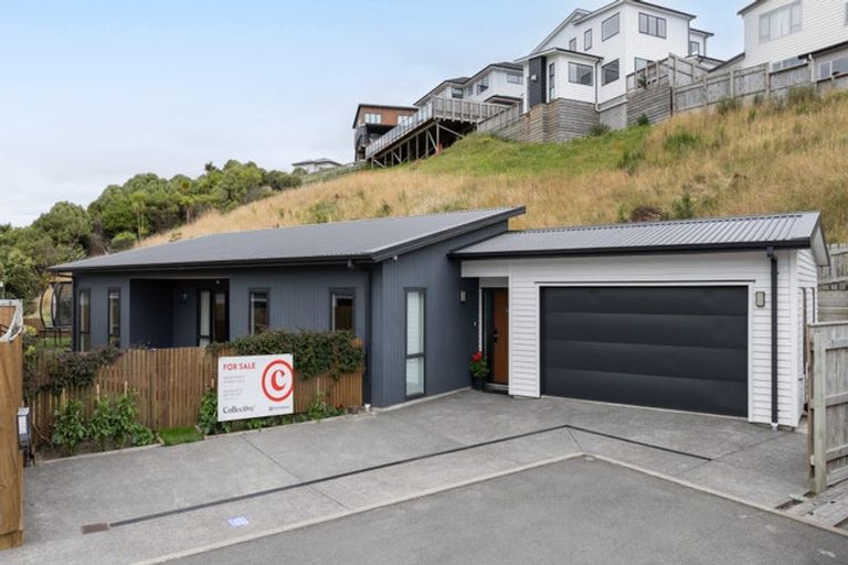 Photo of property in 18 Hattersley Grove, Churton Park, Wellington, 6037