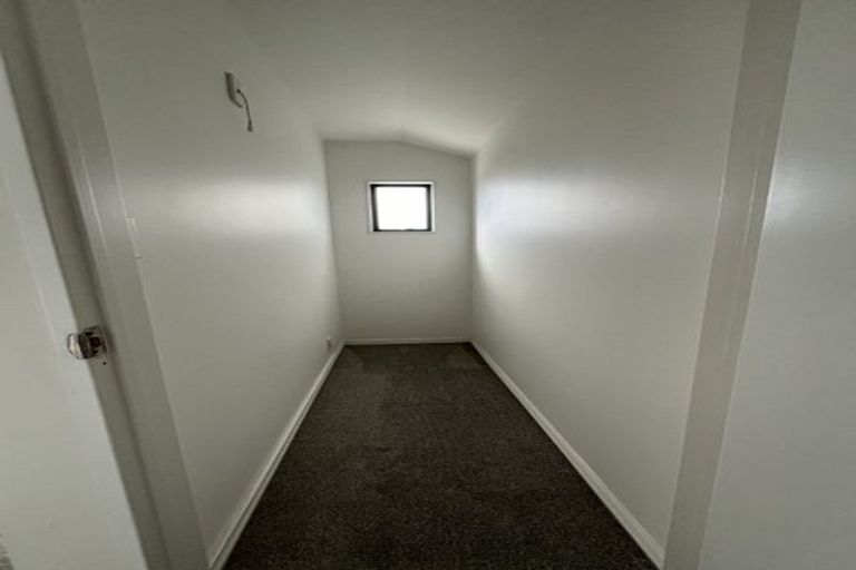 Photo of property in 4 Provence Esplanade, Te Atatu Peninsula, Auckland, 0610