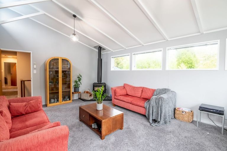 Photo of property in 72 Churton Drive, Churton Park, Wellington, 6037