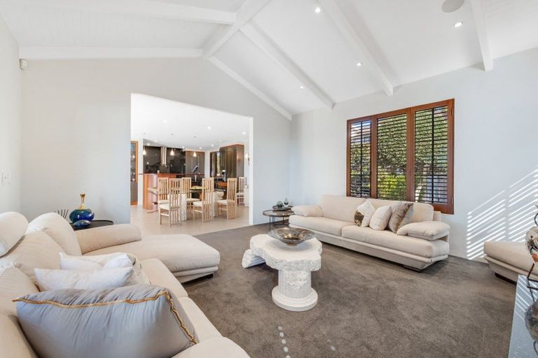 Photo of property in 2 Glenoaks Rise, Mellons Bay, Auckland, 2014