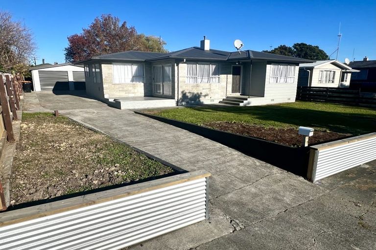 Photo of property in 12 Palliser Place, Milson, Palmerston North, 4414