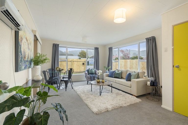 Photo of property in 89a Main Road, Wainuiomata, Lower Hutt, 5014