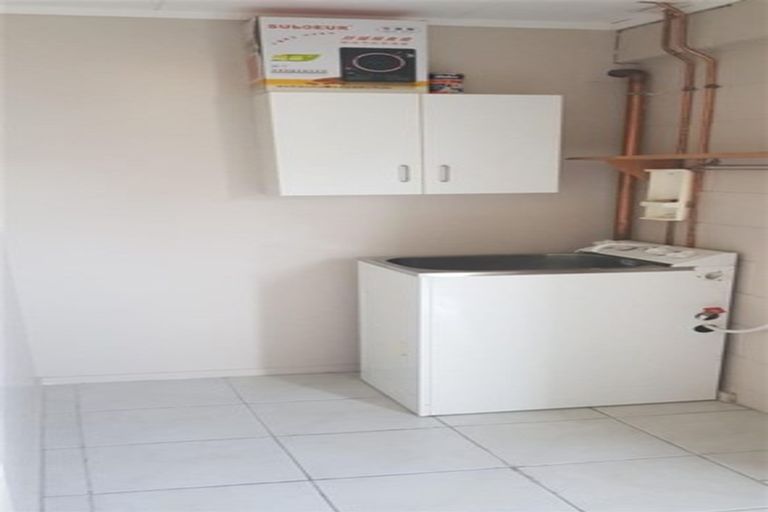 Photo of property in 1/20 Merchant Avenue, Te Atatu South, Auckland, 0610