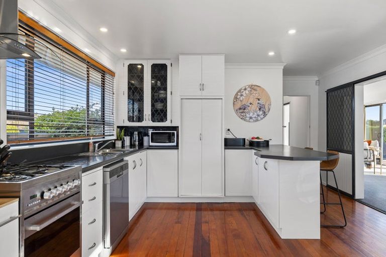Photo of property in 320 Main North Road, Redwood, Christchurch, 8051