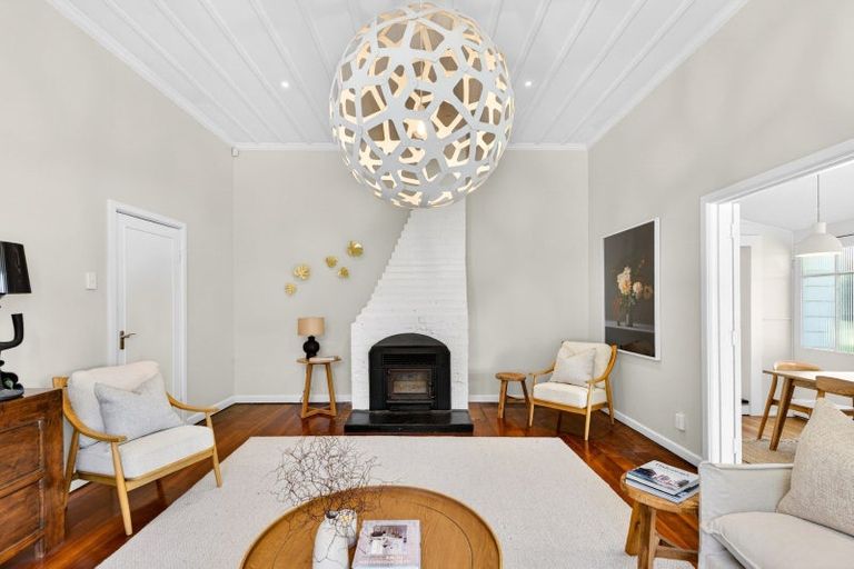 Photo of property in 129 Te Mata Road, Havelock North, 4130