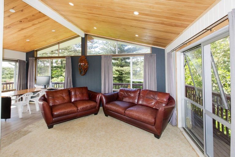 Photo of property in 476 Rehutai Road, Baylys Beach, Dargaville, 0377