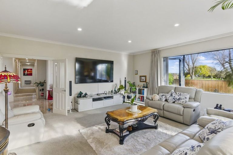 Photo of property in 41 Holcombe Drive, Paraparaumu, 5032