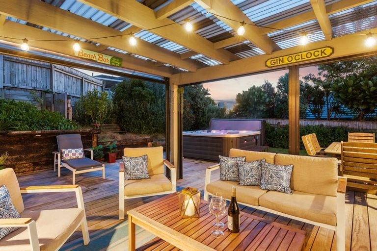 Photo of property in 41 Quadrant Heights, Paraparaumu, 5032