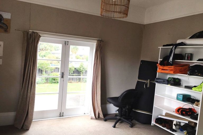 Photo of property in 74 Edward Avenue, Edgeware, Christchurch, 8013