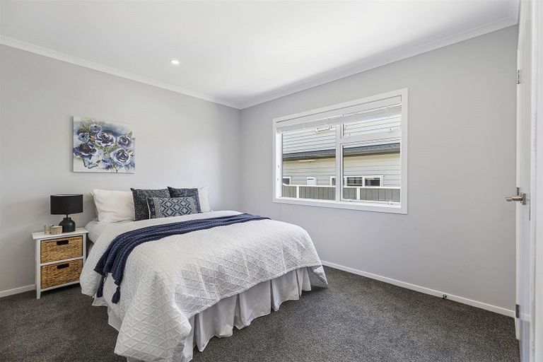 Photo of property in 5 Madeira Close, Whitby, Porirua, 5024