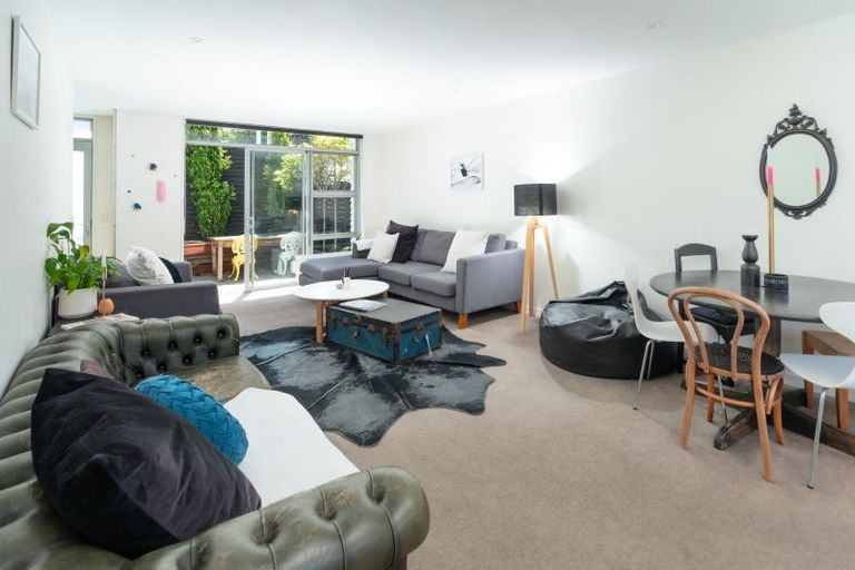 Photo of property in 11 Tiketike Way, Brooklyn, Wellington, 6021