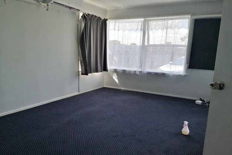 Photo of property in 28 Windrush Close, Mangere, Auckland, 2022