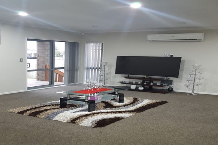 Photo of property in 143a Henderson Valley Road, Henderson, Auckland, 0612