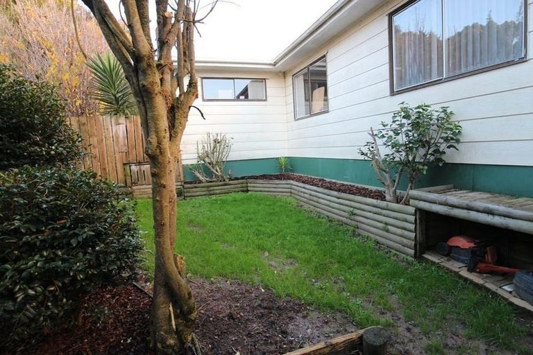 Photo of property in 17 St Catherine Crescent, West Harbour, Auckland, 0618