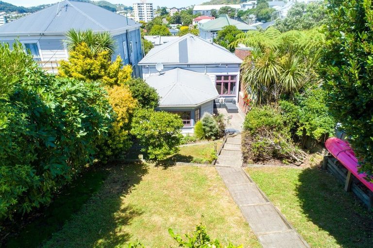 Photo of property in 10 Howard Street, Mount Cook, Wellington, 6021