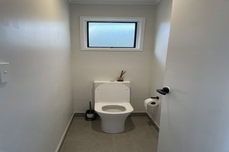 Photo of property in 1/24 Contessa Drive, Glenfield, Auckland, 0629