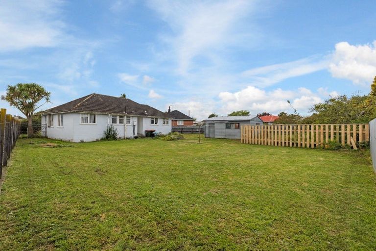 Photo of property in 31 Exeter Crescent, Takaro, Palmerston North, 4412