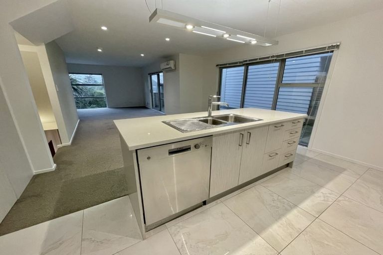 Photo of property in 61u5 Black Rock Road, Newlands, Wellington, 6037
