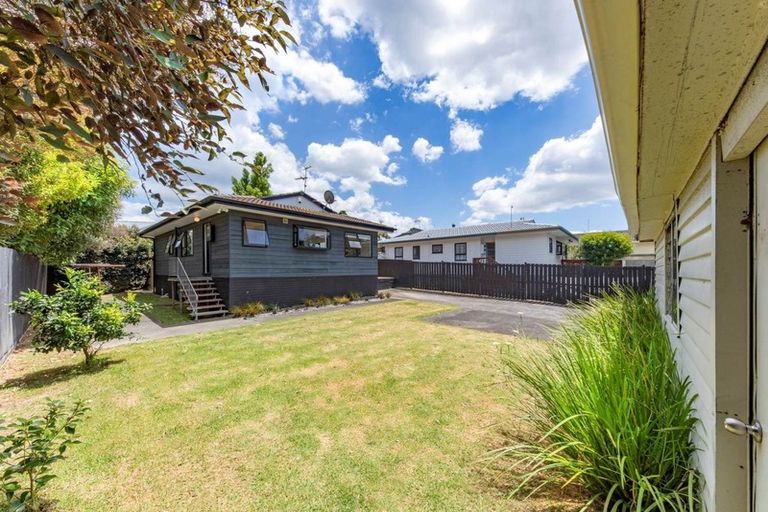 Photo of property in 55 Meadowvale Rise, Titirangi, Auckland, 0604