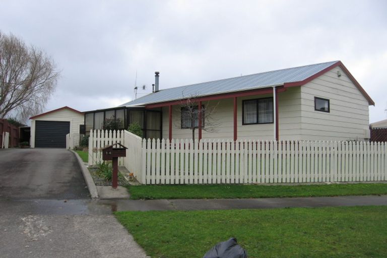 Photo of property in 14 Gladys Place, Kelvin Grove, Palmerston North, 4414