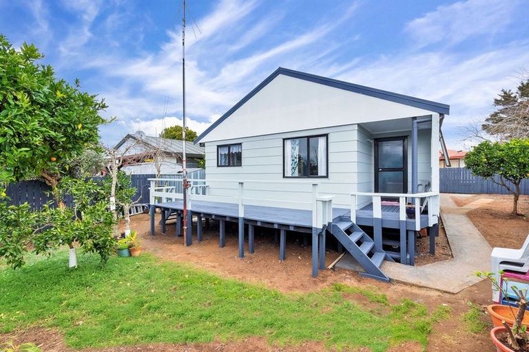 Photo of property in 12 Cameron Place, Ranui, Auckland, 0612