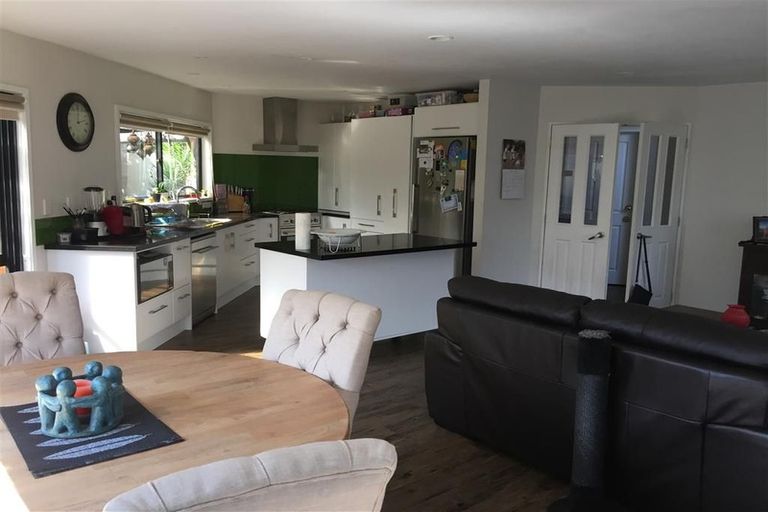 Photo of property in 40 Lyons Avenue, Murrays Bay, Auckland, 0630