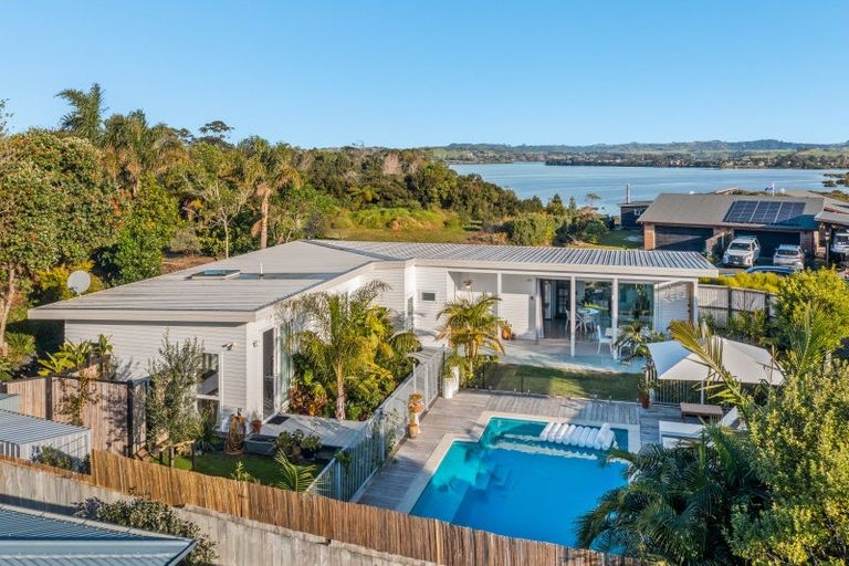 Photo of property in 2 Taimoana Close, Mangawhai Heads, Mangawhai, 0505