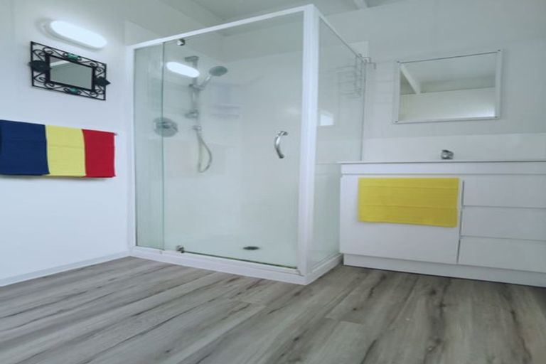 Photo of property in 2/39 Rathgar Road, Henderson, Auckland, 0610