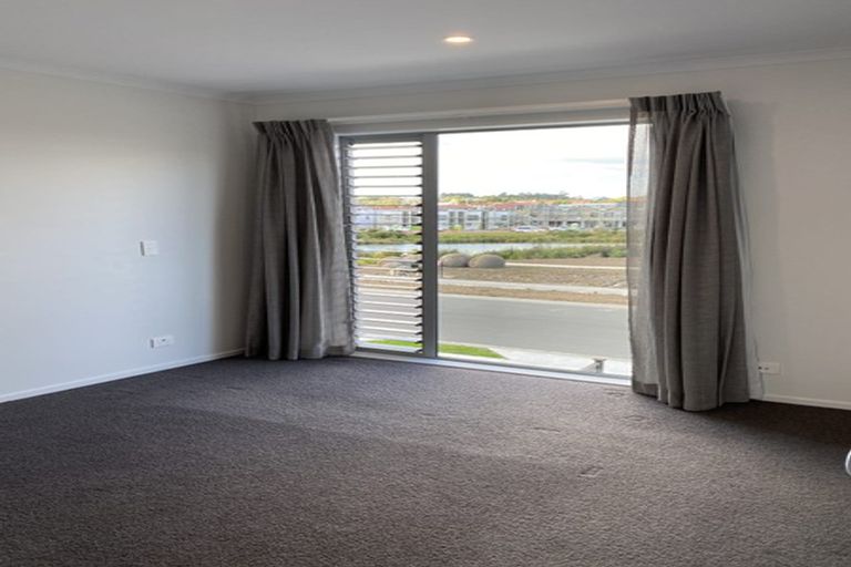 Photo of property in 36 Owen Chapman Drive, Red Beach, 0932