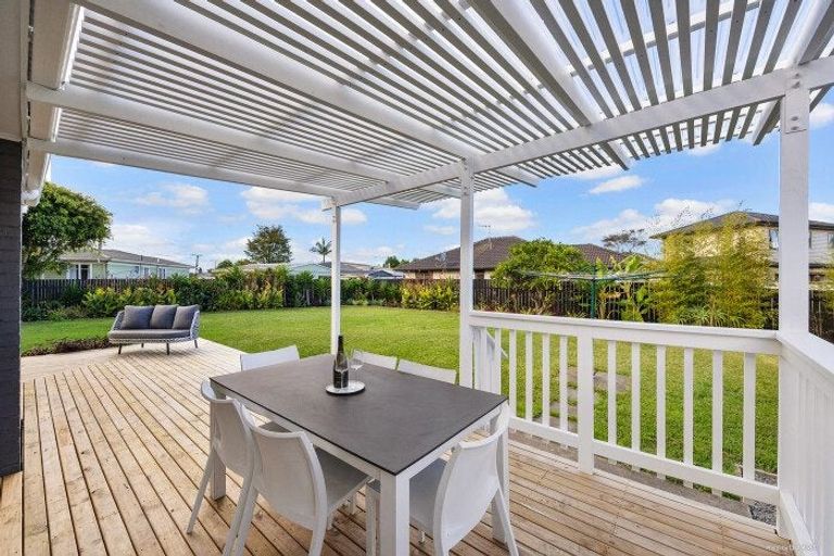 Photo of property in 56 Dale Crescent, Pakuranga, Auckland, 2010