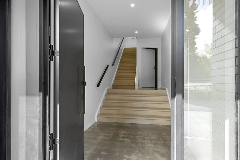 Photo of property in 30c Waiwaka Terrace, Strandon, New Plymouth, 4312