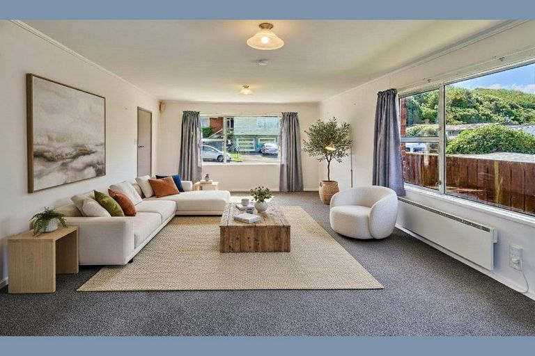 Photo of property in 17 Rembrandt Avenue, Tawa, Wellington, 5028