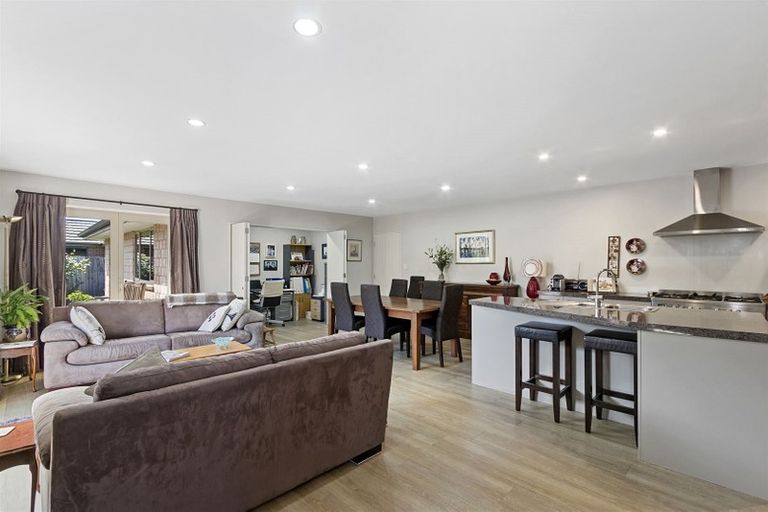 Photo of property in 30 Foresters Crescent, Parklands, Christchurch, 8083