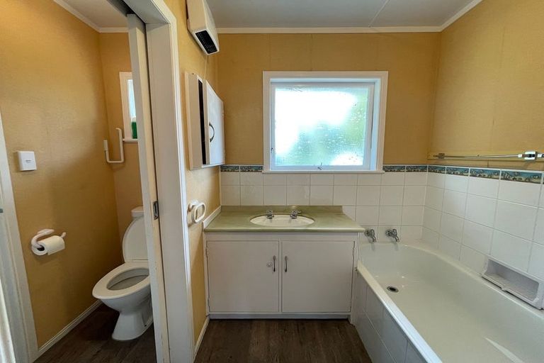 Photo of property in 8 Tatariki Street, Rosehill, Papakura, 2113