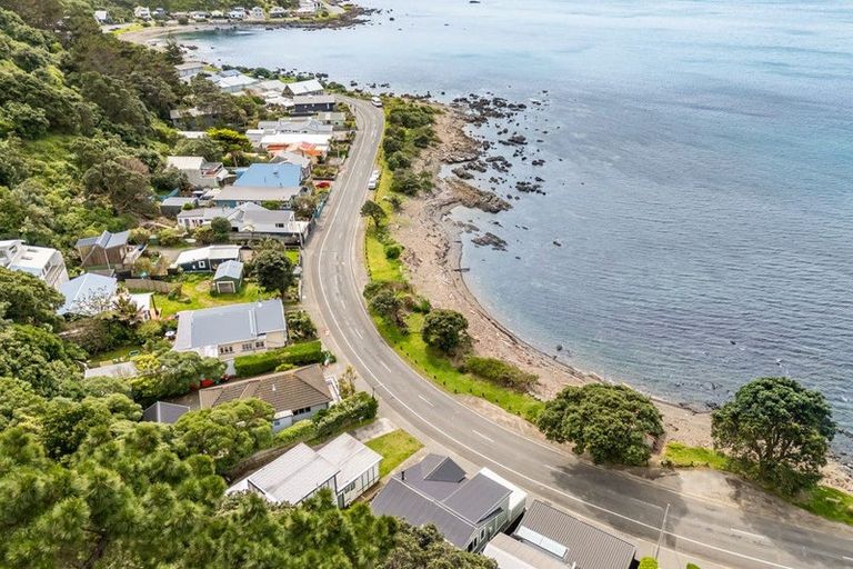 Photo of property in 141 Breaker Bay Road, Breaker Bay, Wellington, 6022