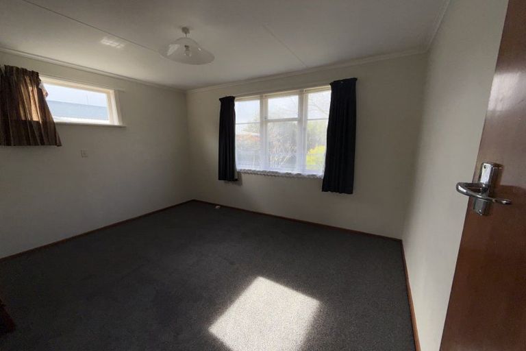 Photo of property in 5 Waterloo Crescent, Hokowhitu, Palmerston North, 4410