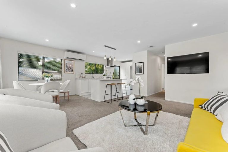 Photo of property in 2/1b Eugenia Rise, Totara Heights, Auckland, 2105