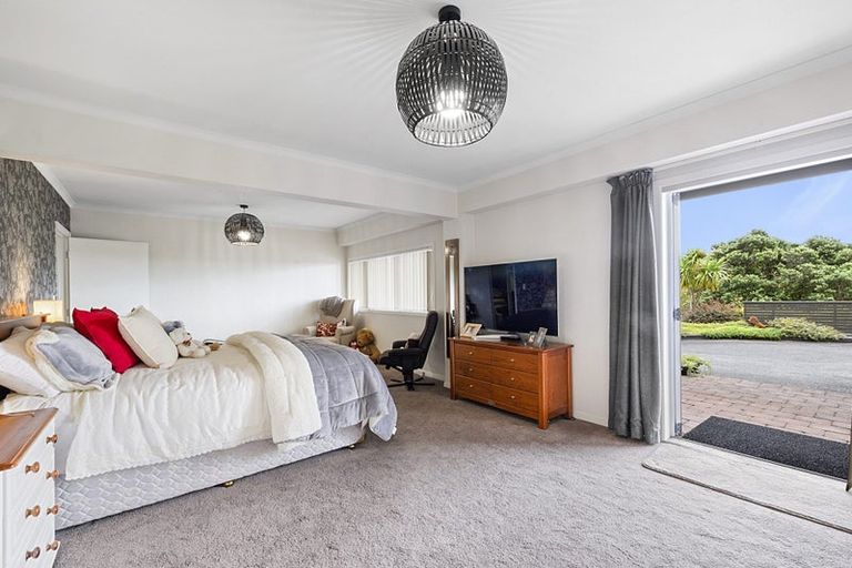 Photo of property in 38 Seaview Road, Marfell, New Plymouth, 4310
