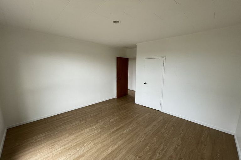 Photo of property in 1 Hewlett Road, Massey, Auckland, 0614