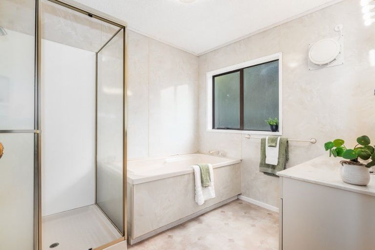 Photo of property in 16 The Crowsnest, Whitby, Porirua, 5024