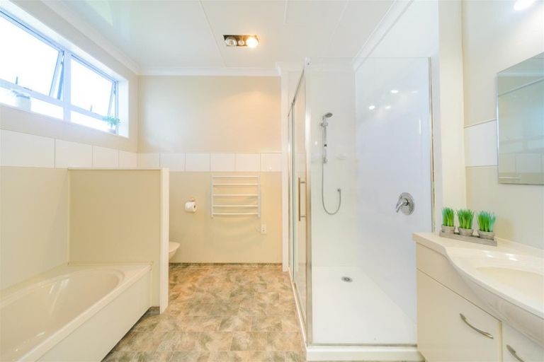 Photo of property in 20 Ross Street, Marton, 4710