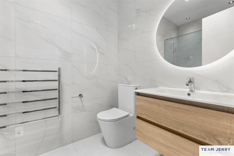 Photo of property in 13 Kuaha Road, Massey, Auckland, 0614