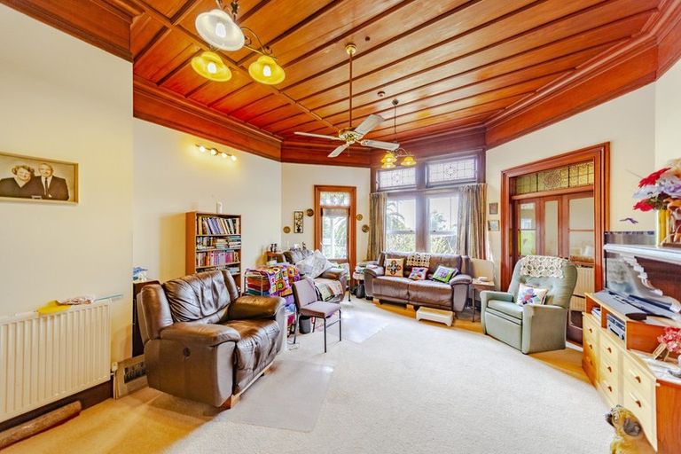 Photo of property in 23 Domain Road, Waipawa, 4210