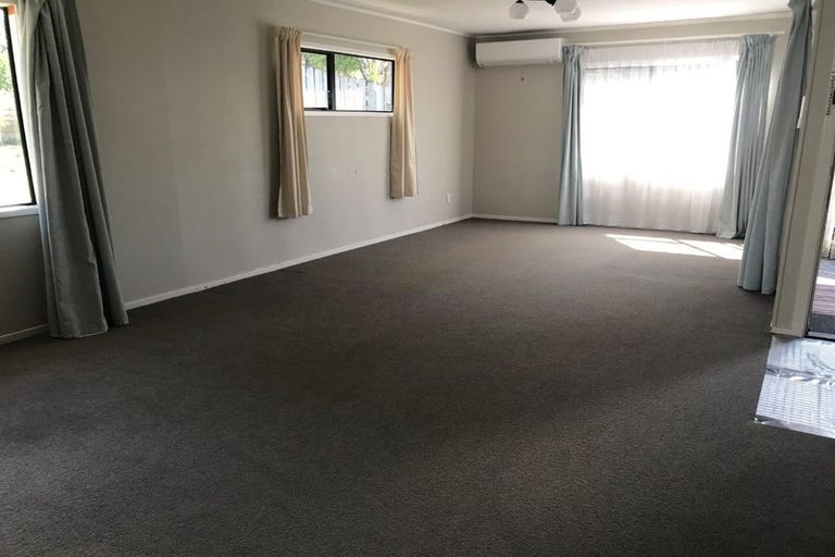 Photo of property in 41 Holmes Drive South, Massey, Auckland, 0614