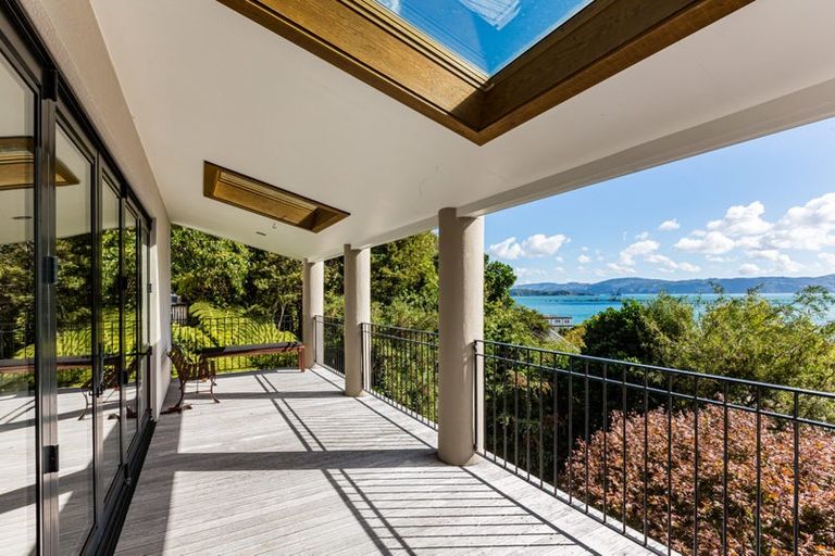 Photo of property in 52 Walter Road, Lowry Bay, Lower Hutt, 5013